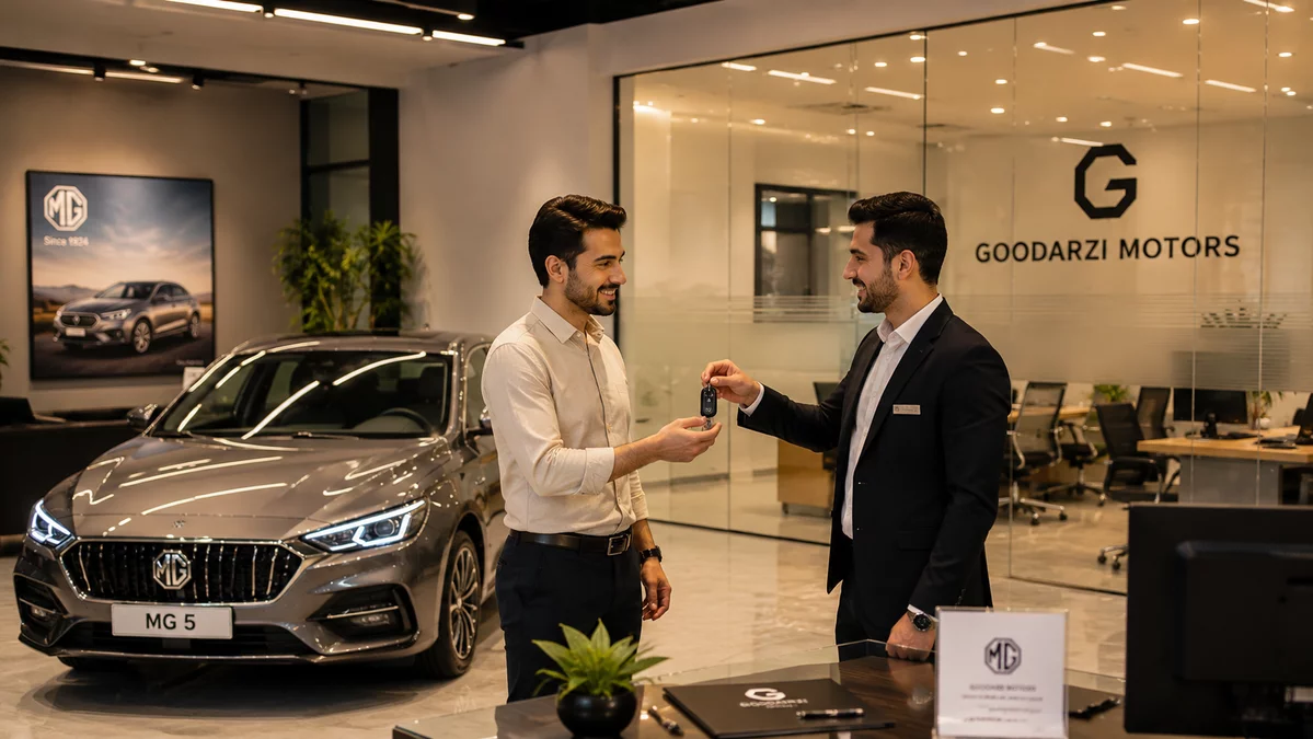 تحویل کلید خودروی ام جی به مشتری در نمایندگی گودرزی